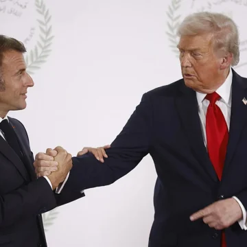 Trump Shares Macron Message Offering G7 Summit, Questioning Greenland Tactics