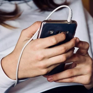 French Parliament Approves Social Media Ban for Under-15s