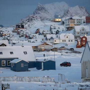 Greenlanders Watch Nervously for Signs from White House Talks