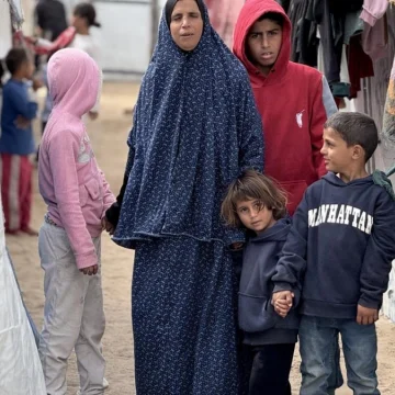 gaza Families in Gaza Spend Ramadan in Deprivation Inside a Damaged School