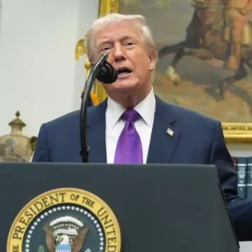 trmp-tr Trump Refuses to Back Down Over Post Targeting the Obamas: No One Was Disciplined