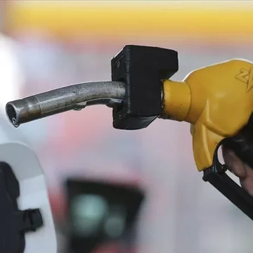 Fuel Crisis in the UK: Prices Rise, Supply Shortages Begin