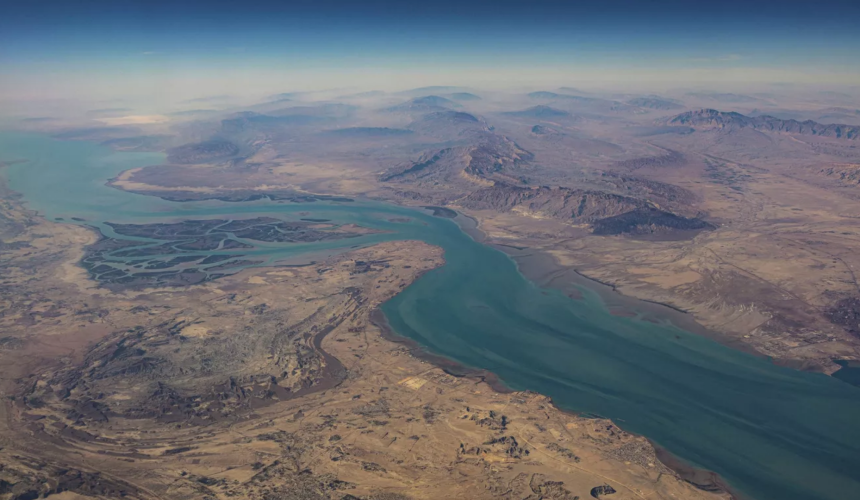 Trump: “We’re Taking Control of the Strait of Hormuz” – Iran Issues Strong Warning