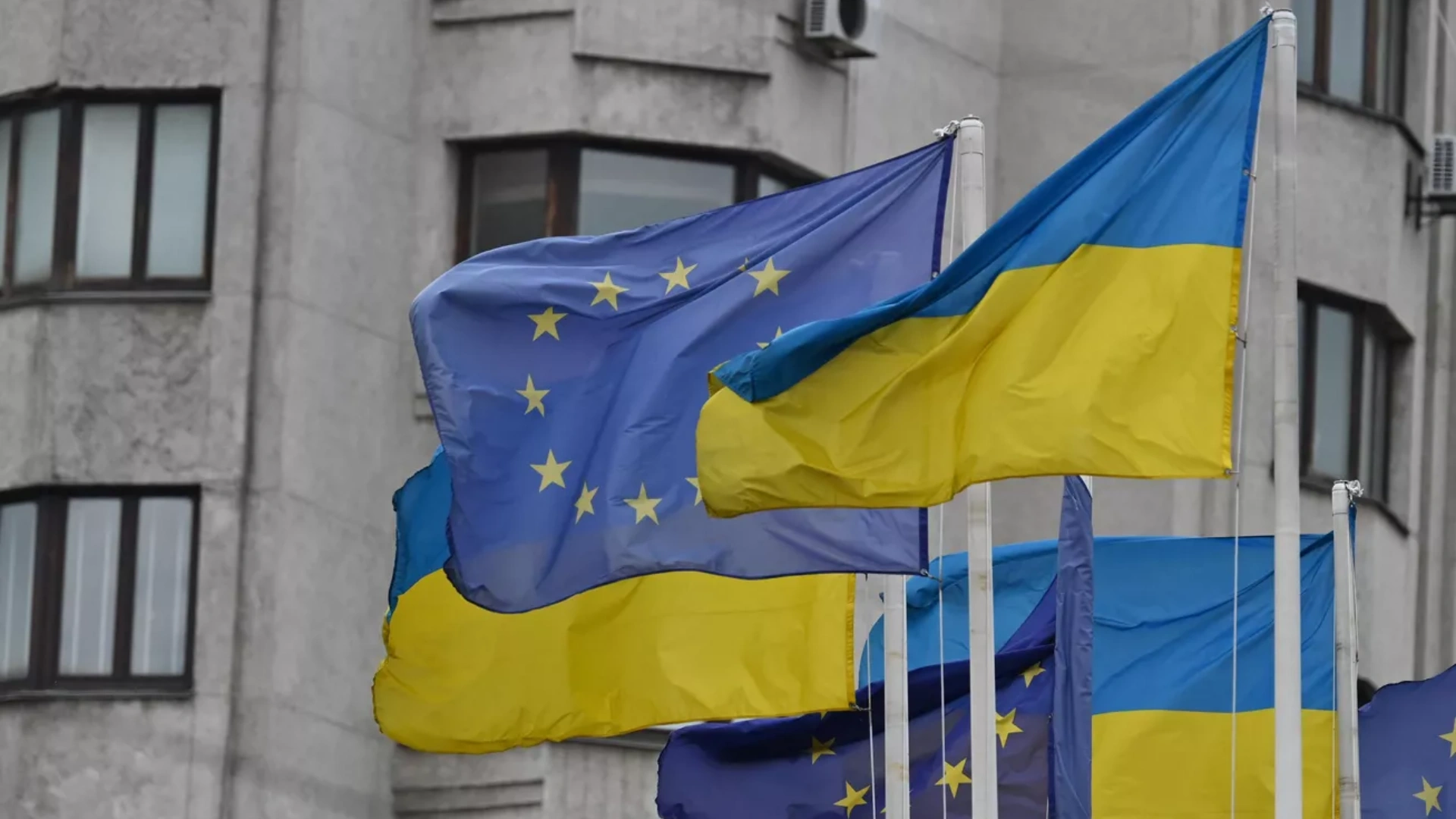 ak-uk EU and Ukraine Sign Memorandum of Understanding for €90 Billion Loan