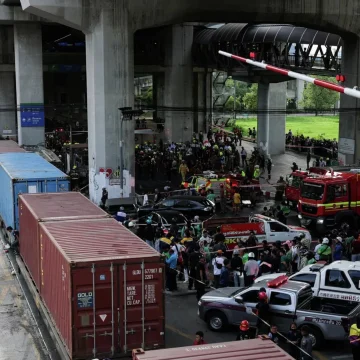 bangkok Train Crash Turns Deadly in Bangkok: Bus Bursts Into Flames, At Least 8 Dead