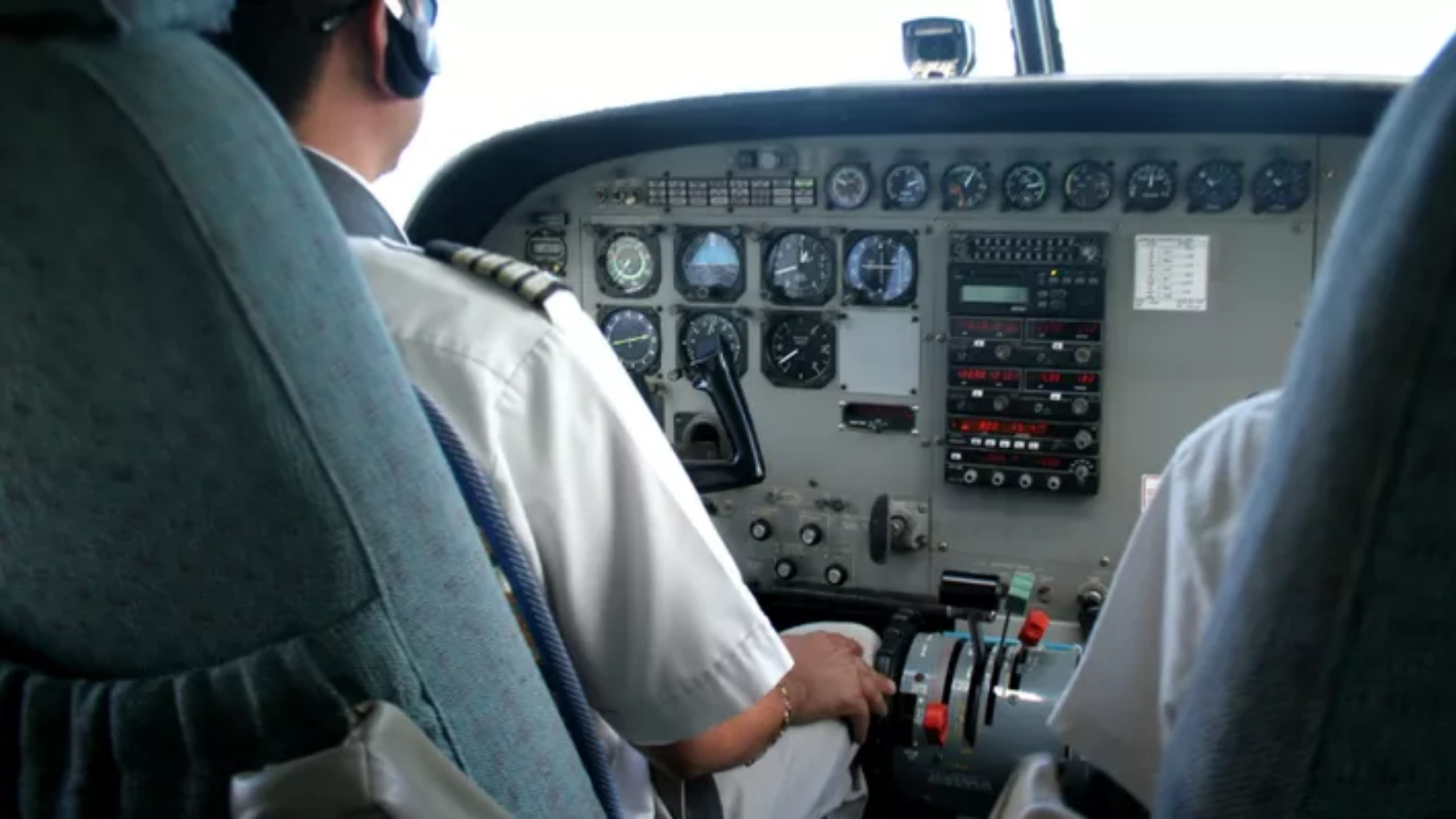 knd Canadian Pilot Flew Passengers for 17 Years with a Fake License