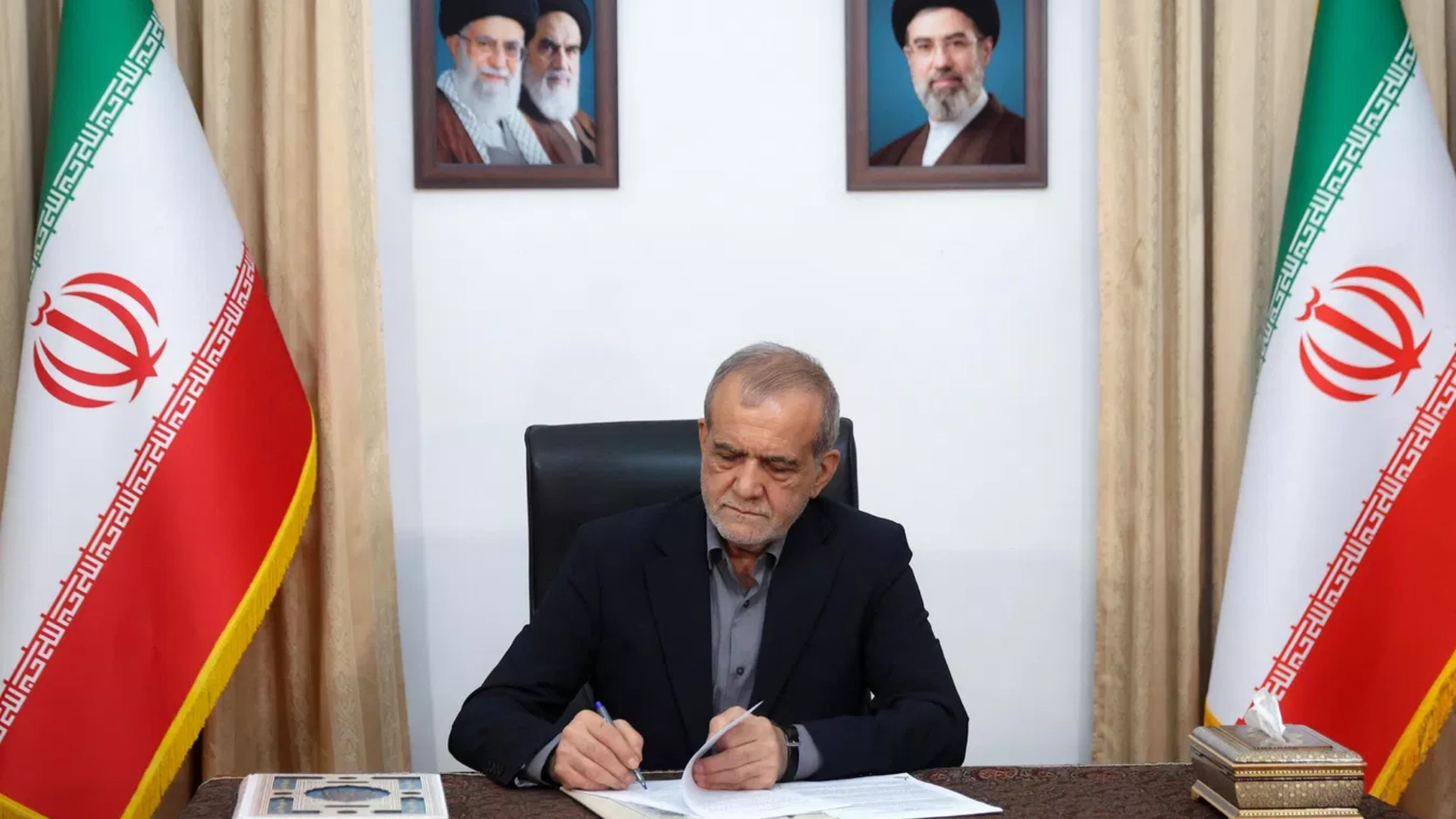 pezeskiyan Pezeshkian: We Stand Behind the Decisions Palestinian Leaders Make in the Negotiation Process